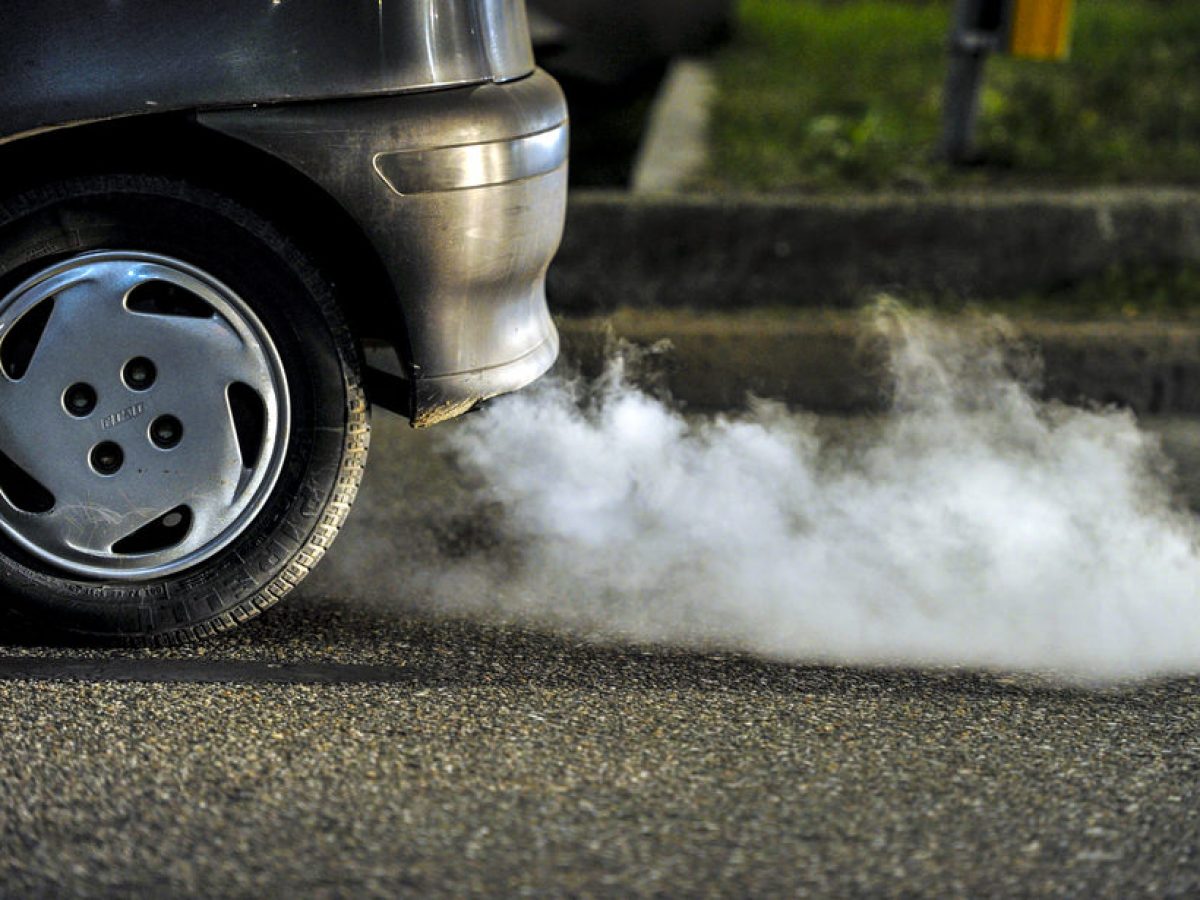 Does Your Car Produce White Smoke? These are the Potential Causes and Their Solutions